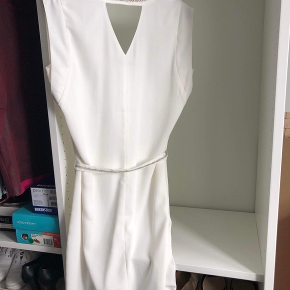 Beautiful white dress - Picture 10 of 16